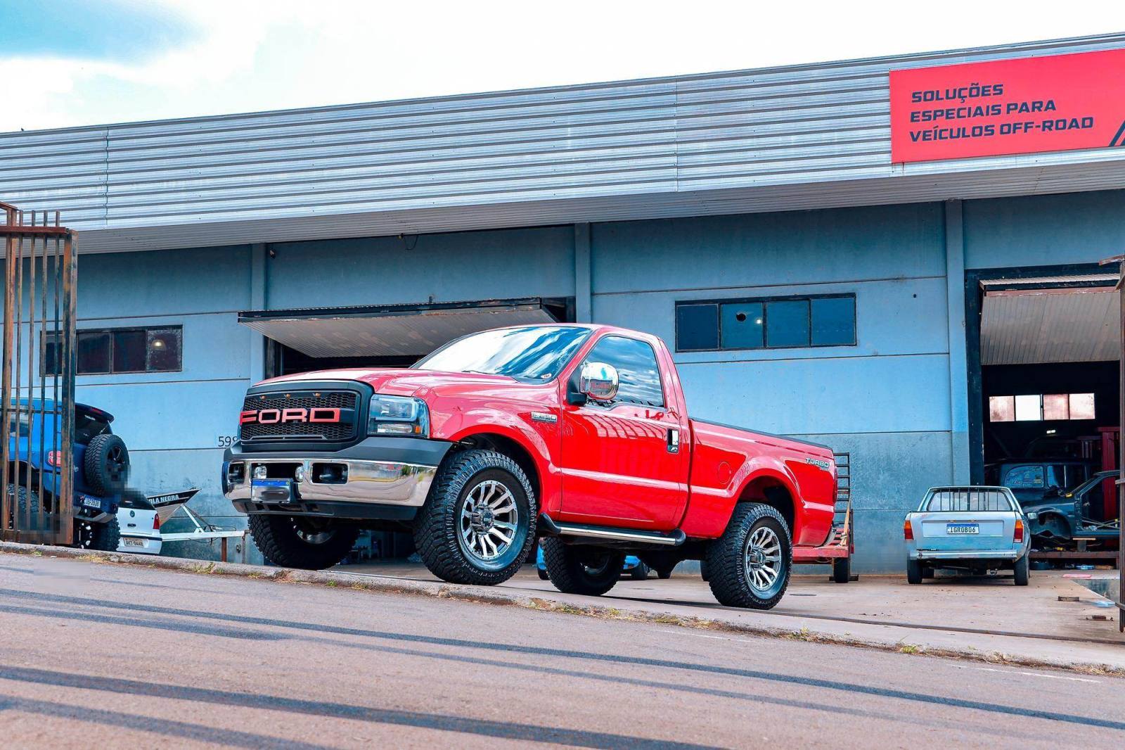 Picape Ford F-250 preparada pela PS Amortecedores na fábrica em Passo Fundo